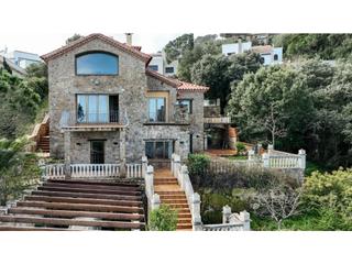 Casa  N/a. Exclusiva villa con vistas al mar en sa riera