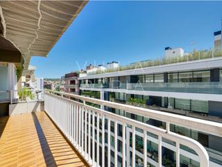 Etagenwohnung in Calle joan maragall 34. Elegante piso, amplio y luminoso, en el centro de la ciudad