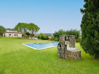 Maison  Calle tordera 12. Chalet en ubicacin excelente, con piscina y vistas abiertas
