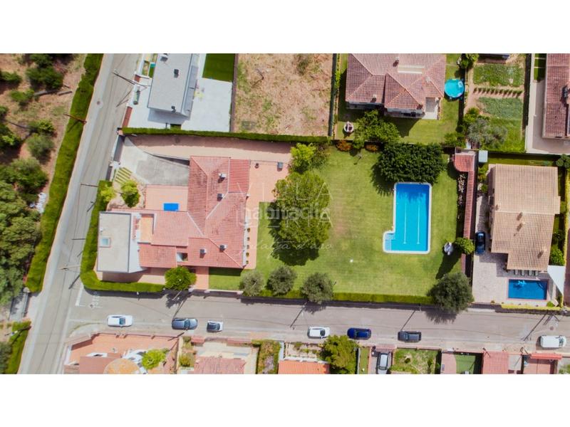 Foto 3d1b5f3d-e7bd-415f-80ec-2479dce24a7b. Casa en calle tordera chalet en ubicación excelente, con piscina y vistas abiertas en Calonge