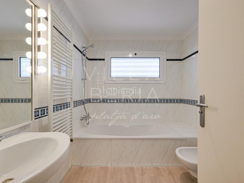 Foto c492f5ec-9654-46a6-a0cd-823ae76387a2. Casa en calle tordera chalet en ubicación excelente, con piscina y vistas abiertas en Calonge