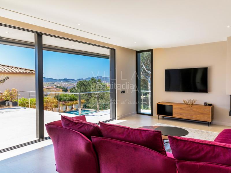 Foto 0dd15679-04aa-43c7-94da-b18a0894875a. Casa en calle vicenç bou 27 moderna villa céntrica en platja daro de reciente construcción en Platja d´Aro