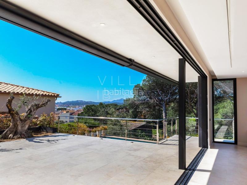 Foto 0f54593f-313c-4d80-8183-ef3dad4393ec. Casa en calle vicenç bou 27 moderna villa céntrica en platja daro de reciente construcción en Platja d´Aro