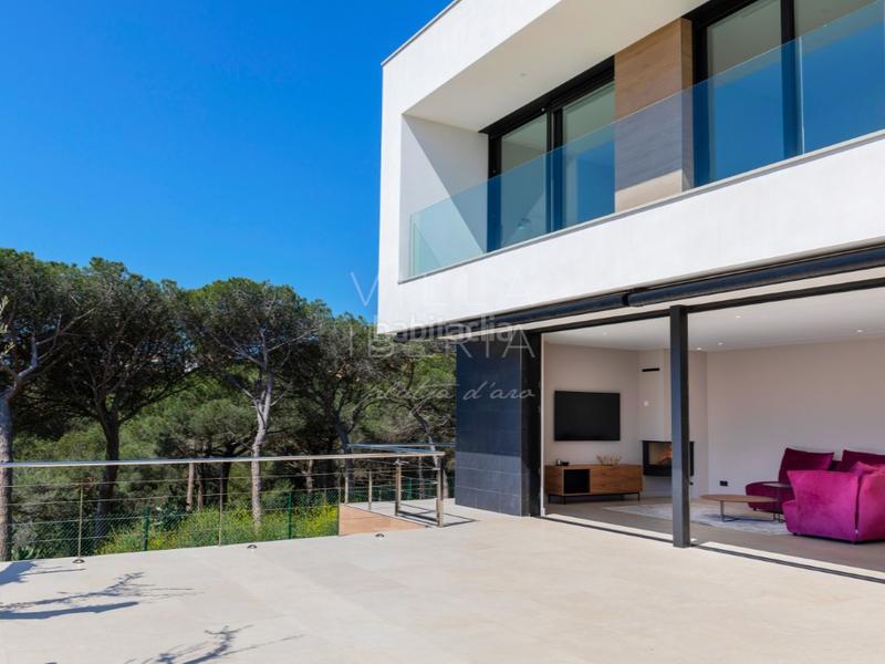 Foto 18e26de3-098c-4825-93a3-d7dda2212583. Casa en calle vicenç bou 27 moderna villa céntrica en platja daro de reciente construcción en Platja d´Aro