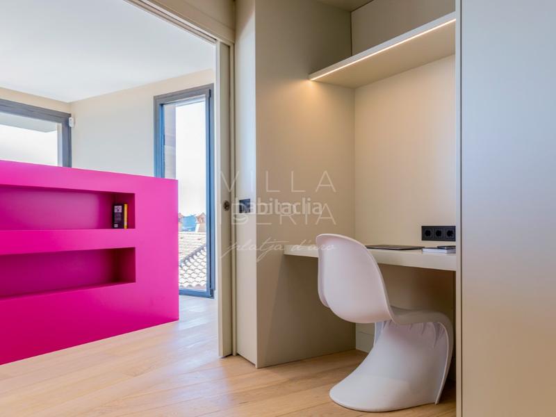 Foto 4dc3db6c-8b14-4caa-8617-f3f11640cc00. Casa en calle vicenç bou 27 moderna villa céntrica en platja daro de reciente construcción en Platja d´Aro