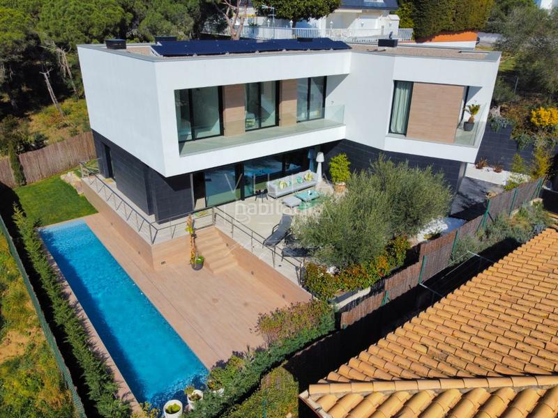 Foto 58c72a00-b6e5-40df-bcec-b927c5883601. Casa en calle vicenç bou 27 moderna villa céntrica en platja daro de reciente construcción en Platja d´Aro