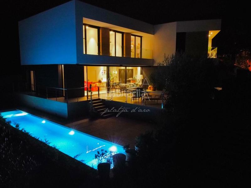 Foto 88ae5352-e264-45e5-ae0b-7eff67c8c9f9. Casa en calle vicenç bou 27 moderna villa céntrica en platja daro de reciente construcción en Platja d´Aro