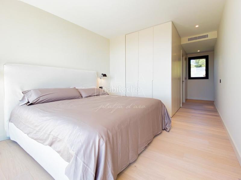 Foto a2b5655c-2b71-49dc-b20e-a1387a350535. Casa en calle vicenç bou 27 moderna villa céntrica en platja daro de reciente construcción en Platja d´Aro