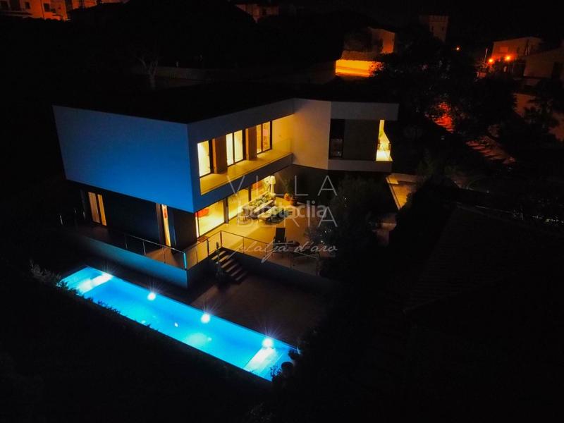 Foto ff3300a7-0ab3-4366-9d39-cc32401ee867. Casa en calle vicenç bou 27 moderna villa céntrica en platja daro de reciente construcción en Platja d´Aro