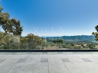 Casa en Calle del puig brull 89. Casa de nueva construcción con piscina y vistas espectaculares
