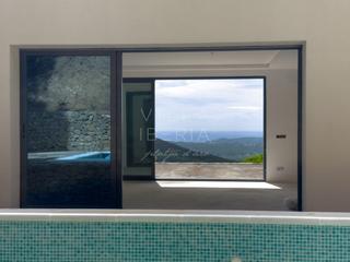 Maison à Calle del puig brull 89. Casa de nueva construcción con piscina y vistas espectaculares