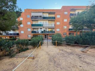 Appartement à Avinguda de catalunya 27. Acogedor apartamento en planta baja con patio privado en sant fe