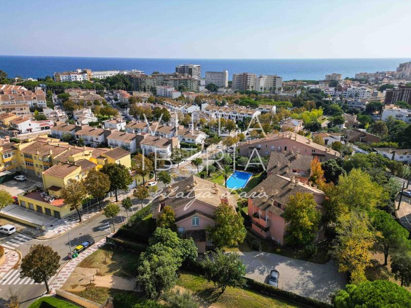 Foto 0c3ae71f-8b4e-4f57-89a9-d9e859355427. Apartament a calle enric morera 9 a Fenals Platja d´Aro