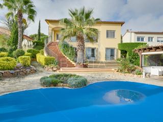 Haus in Calle grumet 50. En exclusiva preciosa villa con vistas al mar en ubicación excel