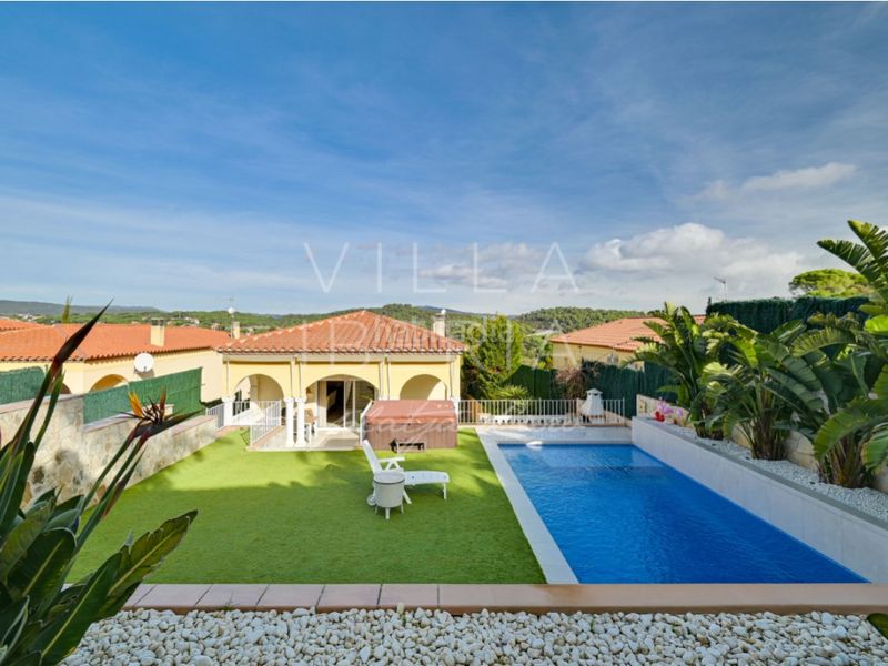Foto 816ee5bc-1584-4f1a-8bdf-034784db4536. Casa en paseo ametista 27 confortable villa con piscina y licencia turística en Platja d´Aro