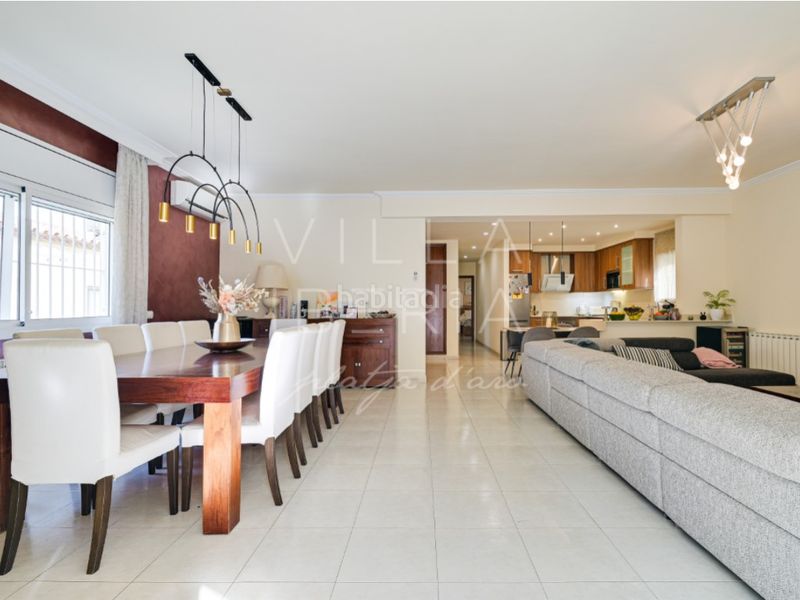 Foto fae9cb60-3c23-4b6d-b6e3-6486febb6186. Casa en paseo ametista 27 confortable villa con piscina y licencia turística en Platja d´Aro