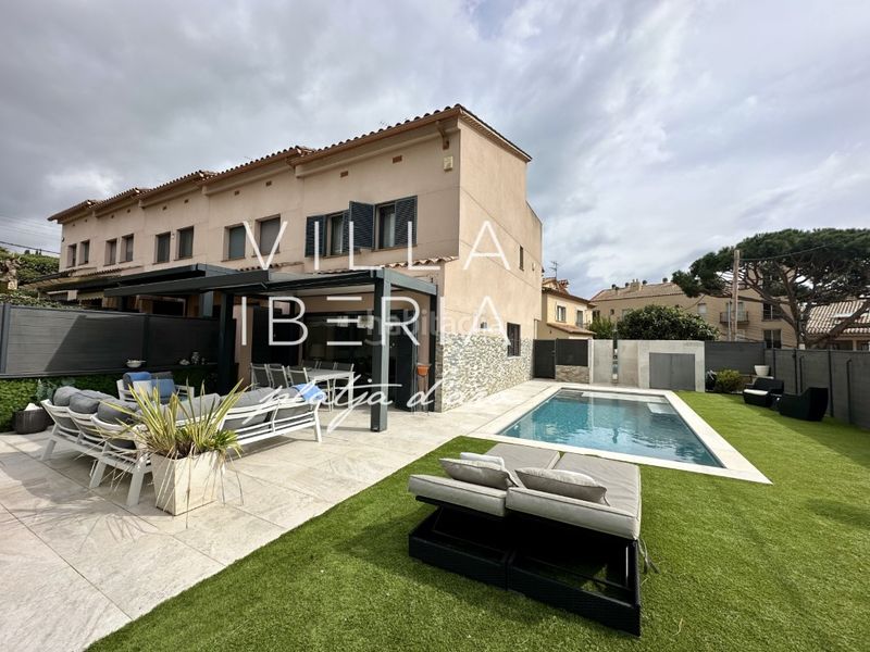 Foto 77e8c0cd-5439-4d30-9523-6486d94429a3. Casa adossada amb aparcament a Fenals Platja d´Aro