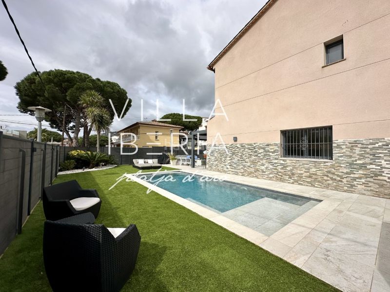 Foto c706f0de-63ed-4d12-b3d0-8d43dfd479a8. Casa adossada amb aparcament a Fenals Platja d´Aro