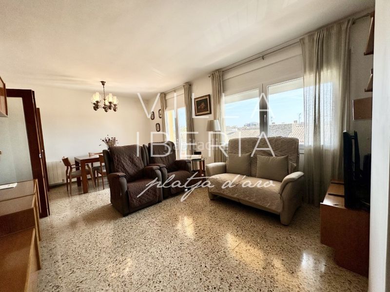 Foto 00eef0cb-eb68-4219-9462-f716e8843c52. Apartamento en calle enric morera 16 espacioso apartamento con mucha luz en excelente ubicación en Platja d´Aro