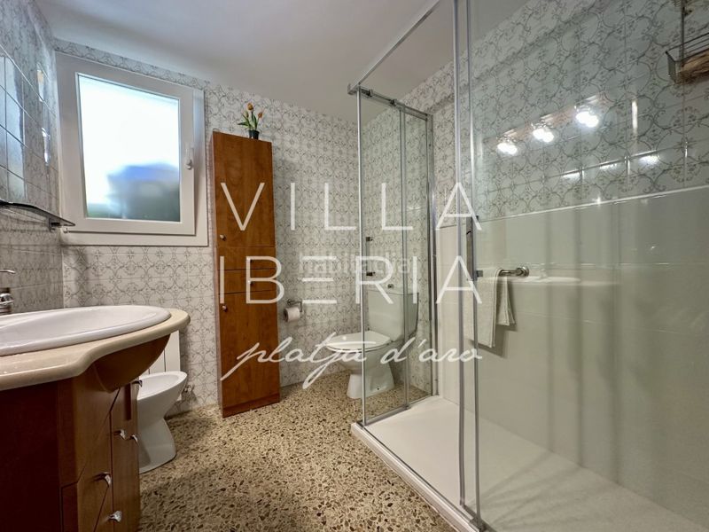 Foto d7fbc3ec-5789-4d2c-bda3-dcfd2d0d1a1c. Apartamento en calle enric morera 16 espacioso apartamento con mucha luz en excelente ubicación en Platja d´Aro