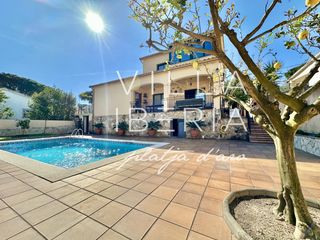 Casa a Calle remei 13. Chalet con piscina en sagaró