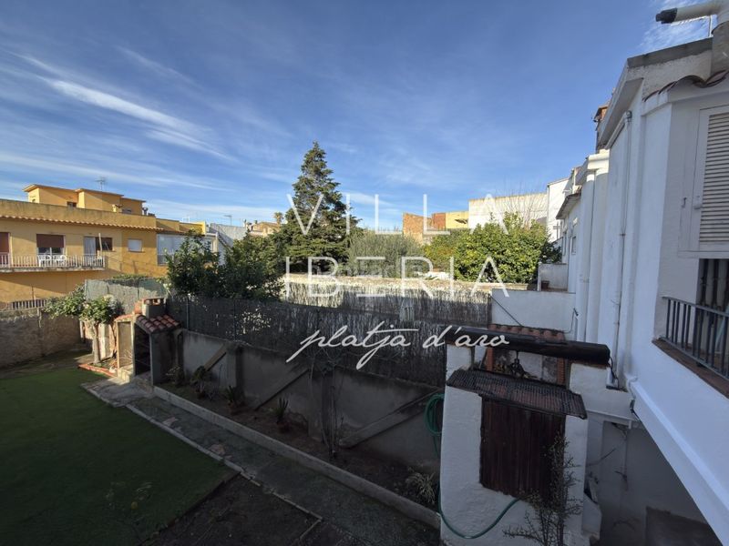 Foto 11c1f9f8-5695-4092-9fbb-c3ecfa6c7459. Casa en carretera girona 123 encantadora casa de pueblo con jardín soleado en ubicación central en Sant Feliu de Guíxols