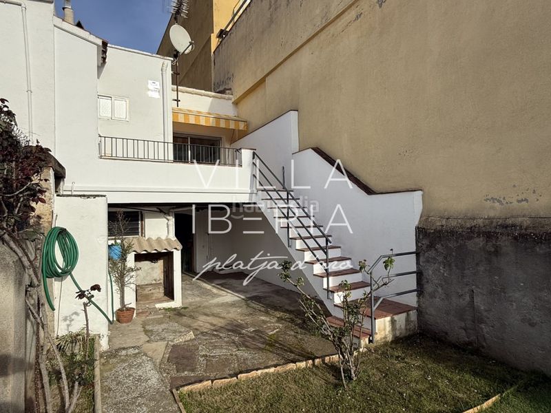 Foto df300e74-f695-4fea-b898-c8ae4f239b64. Casa en carretera girona 123 encantadora casa de pueblo con jardín soleado en ubicación central en Sant Feliu de Guíxols
