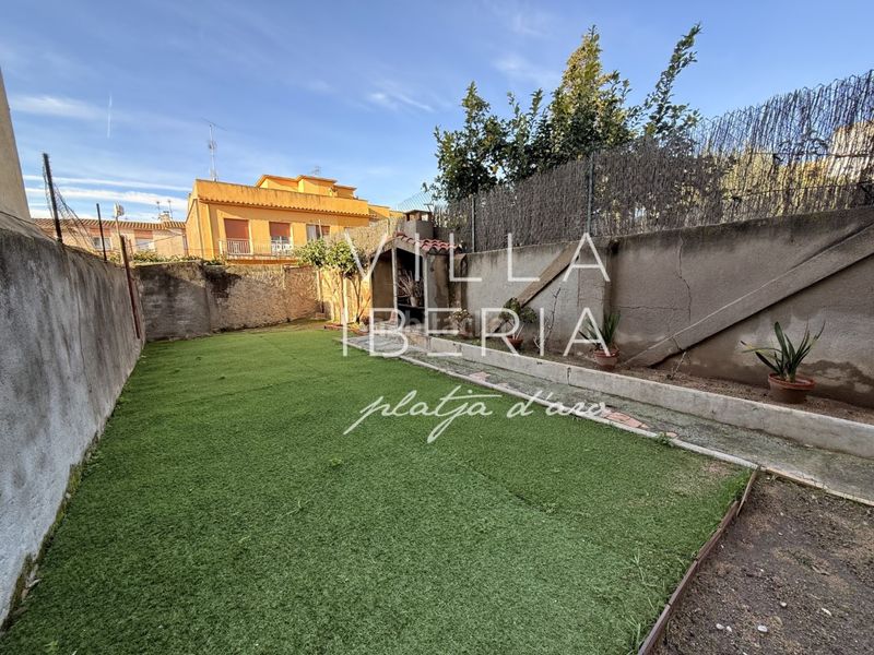 Foto fdb73d50-e0d4-42a1-be77-5bdaf49fe30b. Casa en carretera girona 123 encantadora casa de pueblo con jardín soleado en ubicación central en Sant Feliu de Guíxols