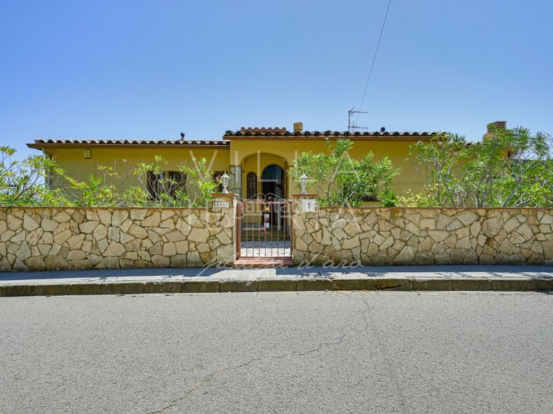 Foto d4d8b5d7-d7b0-4030-9168-3aa98e1c609e. Casa a calle siena 1 a Cabanyes-Mas Ambrós-Mas Pallí Calonge