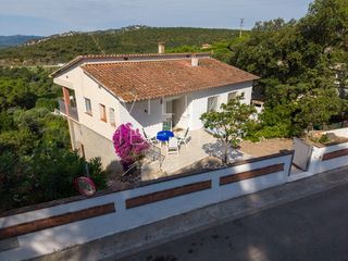 Casa  Passeig amatista 11. Casa con vistas al mar y gran potencial en la exclusiva zona res