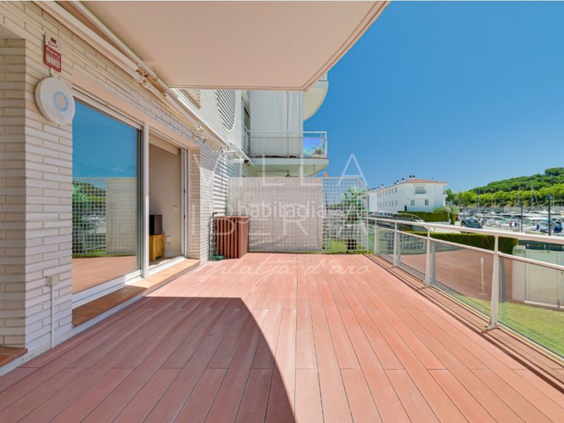 Foto 13be418a-dd80-4670-bfc2-0683504fb813. Apartamento en avenida catalans universals dels 8 impecable apartamento en port daro con vista a la marina en Platja d´Aro