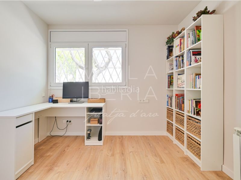 Foto 212817f6-c476-4c24-95b3-f664b759d706. Apartamento en avenida catalans universals dels 8 impecable apartamento en port daro con vista a la marina en Platja d´Aro