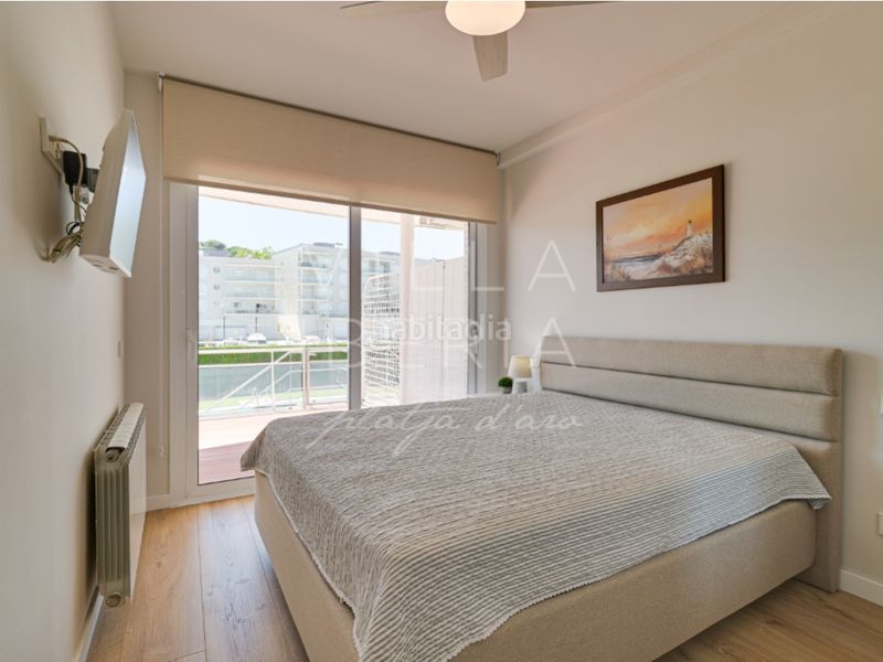 Foto 304c6019-1175-4109-acdd-d333bc793df6. Apartamento en avenida catalans universals dels 8 impecable apartamento en port daro con vista a la marina en Platja d´Aro