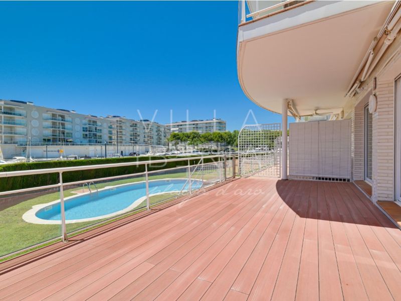 Foto 5107f19b-337d-45c7-9c3f-fa61b8cc89c7. Apartamento en avenida catalans universals dels 8 impecable apartamento en port daro con vista a la marina en Platja d´Aro