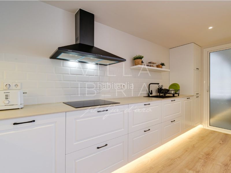 Foto 647a9ed2-f2de-4a30-9a88-9b0a3dbe2ac2. Apartamento en avenida catalans universals dels 8 impecable apartamento en port daro con vista a la marina en Platja d´Aro