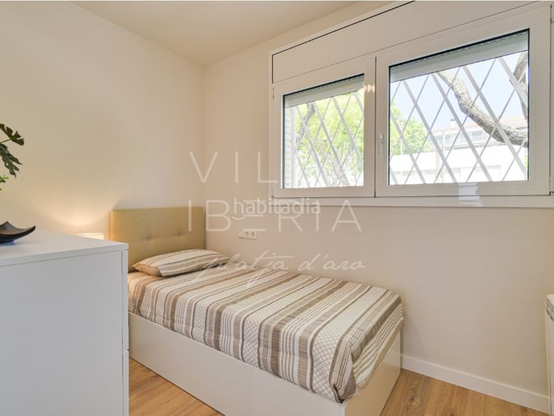 Foto 8e1f0aa0-9abf-4c71-a721-ab37570e04d3. Apartamento en avenida catalans universals dels 8 impecable apartamento en port daro con vista a la marina en Platja d´Aro