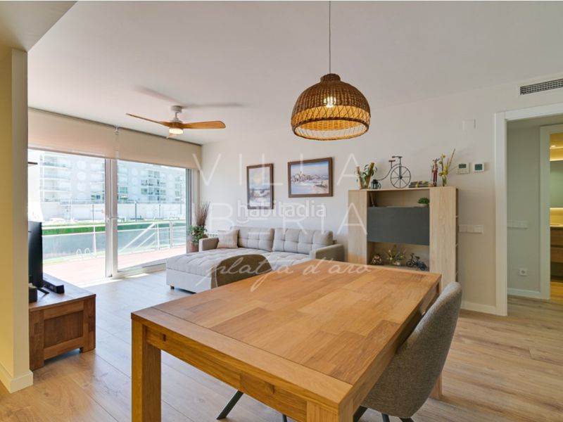 Foto 9660e8dd-5a66-483a-9d2f-55533b35e041. Apartamento en avenida catalans universals dels 8 impecable apartamento en port daro con vista a la marina en Platja d´Aro