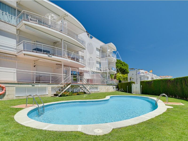 Foto 966a9b63-7928-47dd-a864-e22a3b63d32b. Apartamento en avenida catalans universals dels 8 impecable apartamento en port daro con vista a la marina en Platja d´Aro