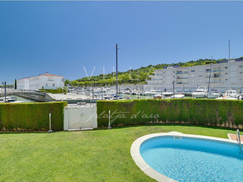 Foto adef35f1-3fdb-4b94-a9c2-8f4a06a660a5. Apartamento en avenida catalans universals dels 8 impecable apartamento en port daro con vista a la marina en Platja d´Aro