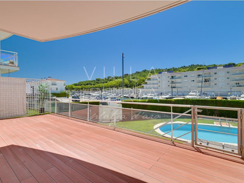 Foto dc861e70-afdc-4fa8-a9cd-f9dd134dd1f7. Apartamento en avenida catalans universals dels 8 impecable apartamento en port daro con vista a la marina en Platja d´Aro