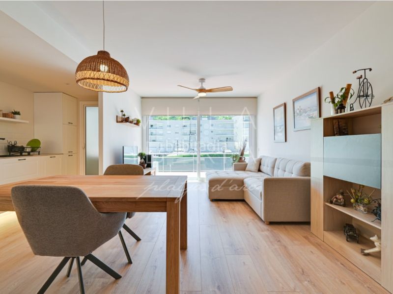 Foto e3db774d-feff-48ab-aab1-1361e740c70d. Apartamento en avenida catalans universals dels 8 impecable apartamento en port daro con vista a la marina en Platja d´Aro