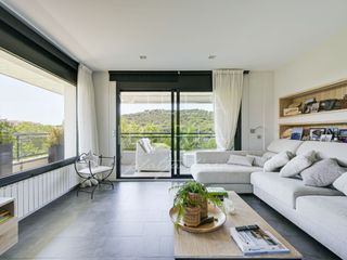 Apartament  Avenida verona i terol 14. Exclusivo ático en port daro