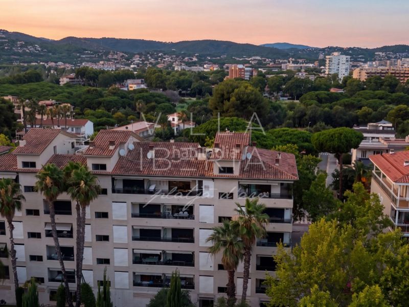 Foto 9ced1df9-6eb9-43ff-8aa6-3f03508f12ed. Apartamento en avenida verona i terol 14 exclusivo ático en port daro en Platja d´Aro