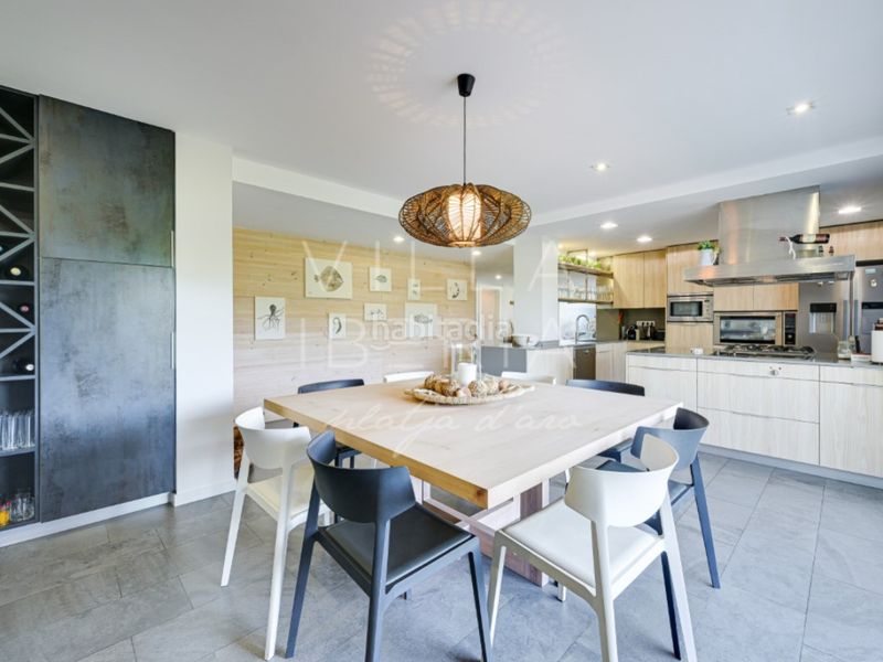 Foto 9ffedf64-d36f-42ff-aac8-32cd293f158b. Apartamento en avenida verona i terol 14 exclusivo ático en port daro en Platja d´Aro