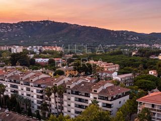 Apartamento en Avenida verona i terol 14. Exclusivo ático en port daro