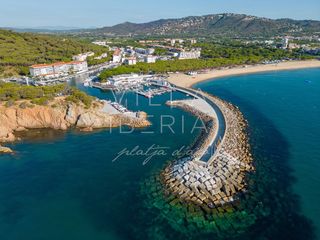 Apartamento en Avenida verona i terol 14. Exclusivo �tico en port daro