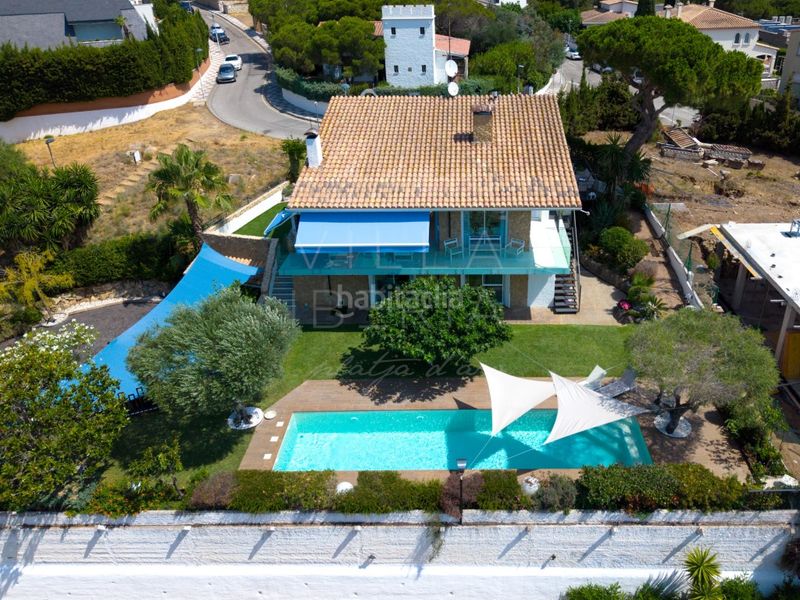 Foto 2d7007d2-1e5f-4fb4-9053-a94d03f0d020. Casa en calle sant narcis 9 villa renovada con piscina, vistas al mar y excelente ubicación cerca del centro en Platja d´Aro