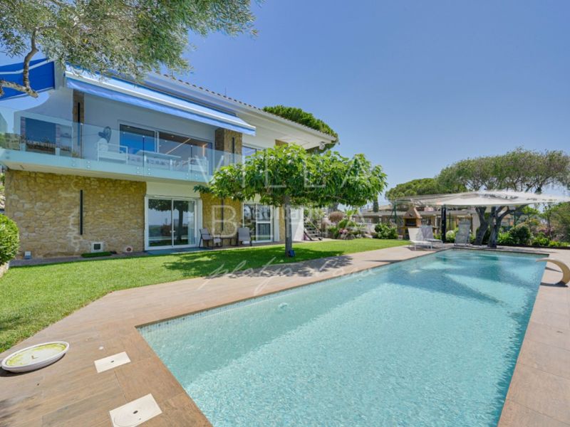 Foto 5da0ddda-ab7f-4feb-b4b7-6e8964310bbd. Casa en calle sant narcis 9 villa renovada con piscina, vistas al mar y excelente ubicación cerca del centro en Platja d´Aro