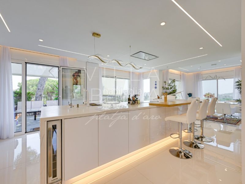 Foto 7bd7b04f-9e50-4190-a9d1-1fc2cf614c41. Casa en calle sant narcis 9 villa renovada con piscina, vistas al mar y excelente ubicación cerca del centro en Platja d´Aro