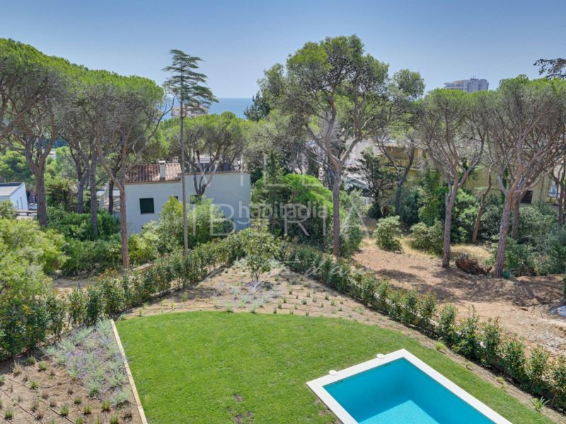 Foto 40101ed9-f1d5-4f3b-8ada-445324be2e2a. Casa en calle gaziel 6 elegante villa clásica reformada con vistas al mar y ubicación privilegiada en Platja d´Aro